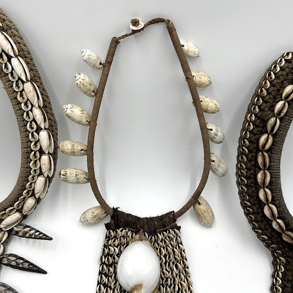 Vintage Papua New Guinea Ceremonial Seashell Collar Necklace Bundle - Picture 10 of 17